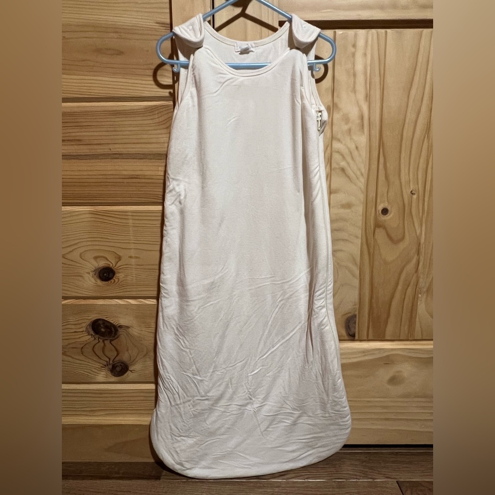 EUC Angel Dear bamboo baby sleep sack cream 6-18 months 1.0 tog